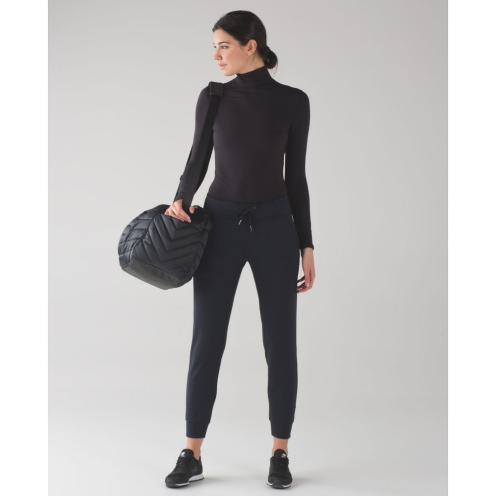 Lululemon Ready To Rulu Navy Jogger Pants size 6